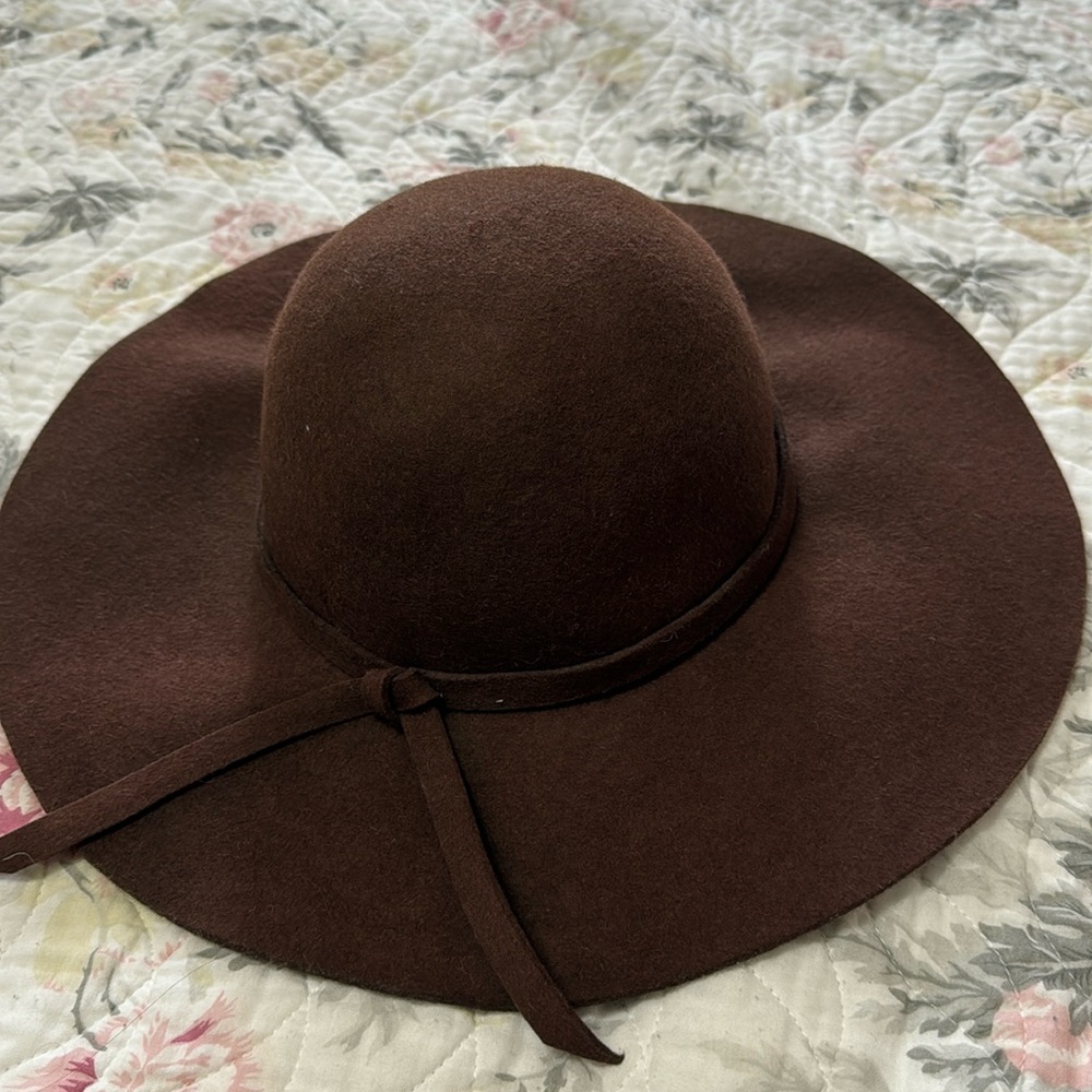 Floppy hat